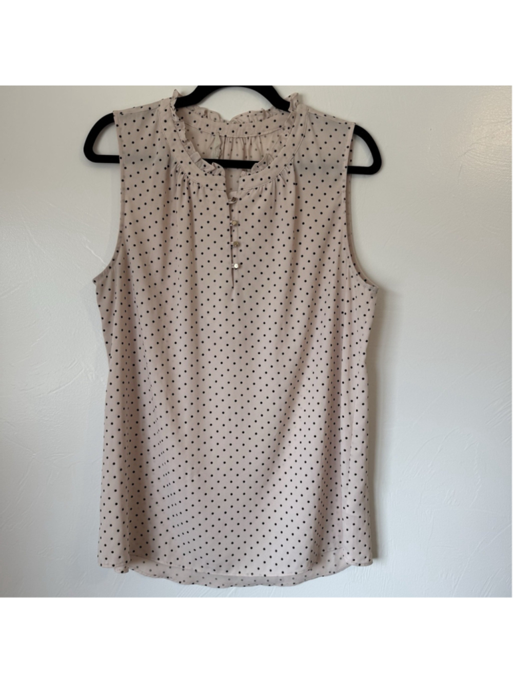 41 Hawthorn Sleeveless Ruffle Collar High-Low Blouse Cream W/ Black Dots Large